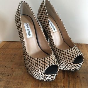 📦 Steve Madden | Red Carpet Pumps